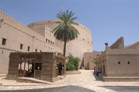 Welcome to the Murder Hole: Oman's Nizwa Fort - Man On The Lam