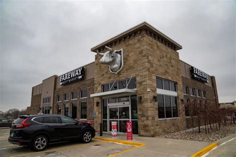 Fareway, Iowa's other grocery chain, expands to Kansas City, eyes Wisconsin