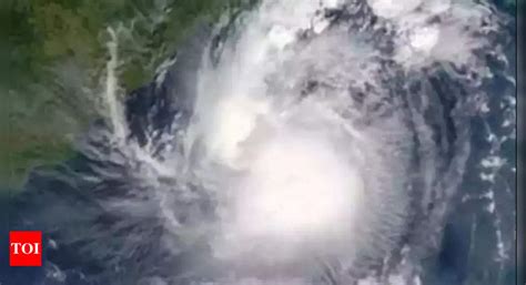 Tamil Nadu Cyclone: Tamil Nadu Cyclone: Pamban, Tuticorin ports in ...