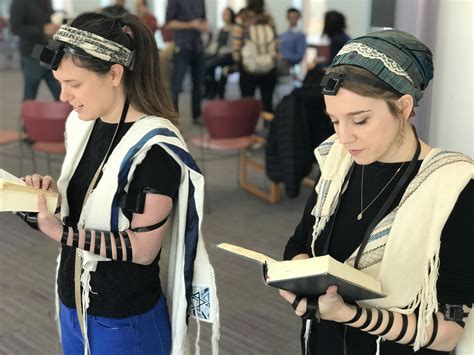 Learning to wear tefillin from women and transgender Jews