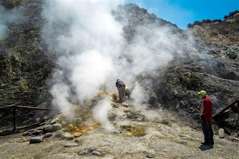 Campi Flegrei Volcano’s Ancient Cycle Seems to End in Large Eruption - The New York Times