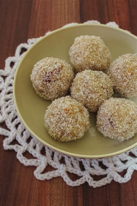 Coconut Ladoo Recipe (With Condensed Milk) - Spice Up The Curry