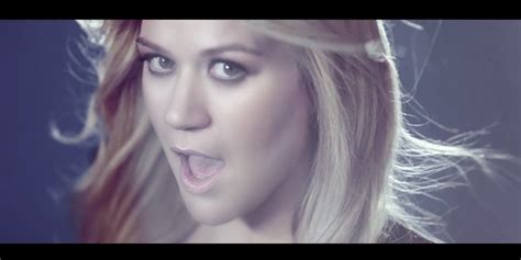 Kelly Clarkson - 'Catch My Breath' Music Video Premiere! - Beats4LA.com