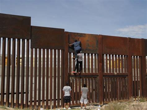 Arizona, Texas to send 400 National Guards to US border | news.com.au ...