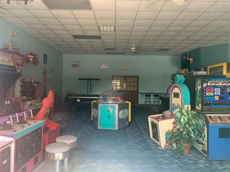 Abandoned arcade at TexomaLand Fun Park in Oklahoma [OC] : AbandonedPorn | Arcade, Abandoned ...