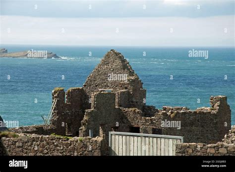 Dunluce castle antrim coast co hi-res stock photography and images - Alamy