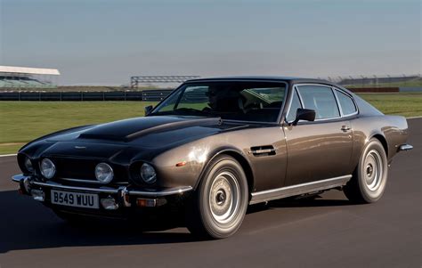 Journalists review Aston Martin Valhalla, DB5, V8 Vantage and DBS ...