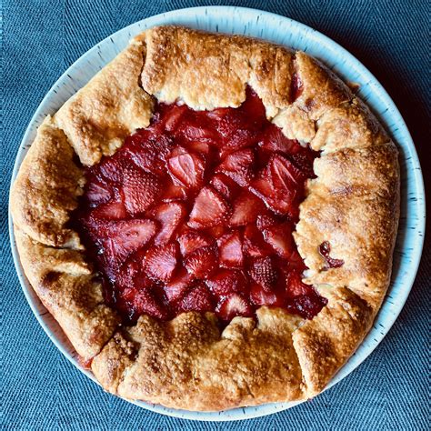 Strawberry (any fruit) Galette from the Smitten Kitchen blog. | No cook ...