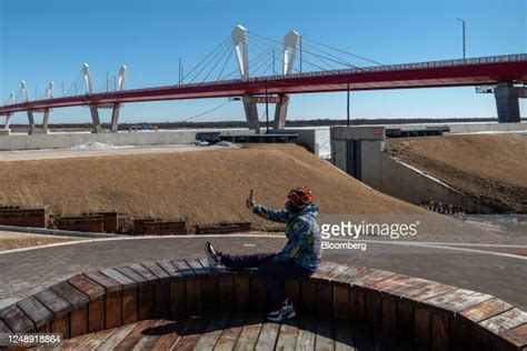 Blagoveshchensk Heihe Bridge Photos and Premium High Res Pictures - Getty Images