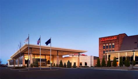 Indianapolis Marriott Center featuring the Indianapolis Marriott East ...