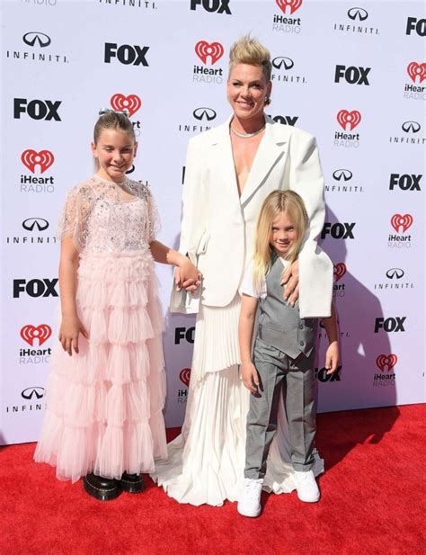 Pink hits 2023 iHeartRadio Music Awards with her kids, accepts Icon ...