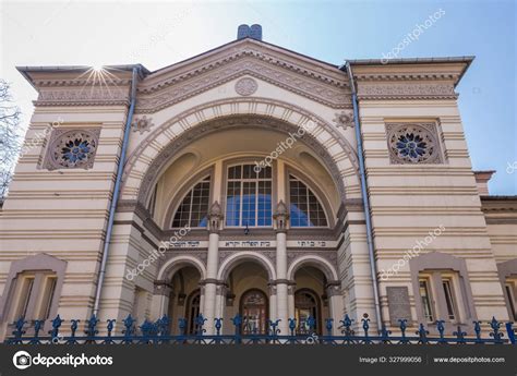 Vilnius old town – Stock Editorial Photo © RuslanKal #327999056