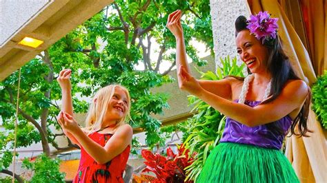 Luau Waikiki 🌺 2023 Guide to Discounts, Tips, & Reviews