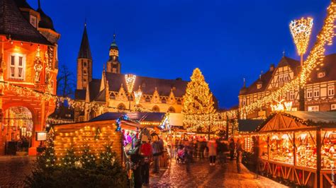 10 Best Christmas Vacations for Families (2023) - FamilyVacationist