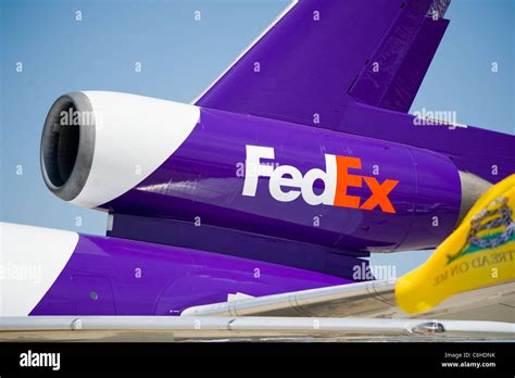 Fedex logo hi-res stock photography and images - Alamy