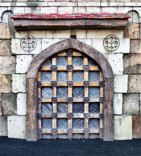 Puertas Medievales Del Castillo Foto de archivo - Imagen de exterior, accesibilidad: 26832694