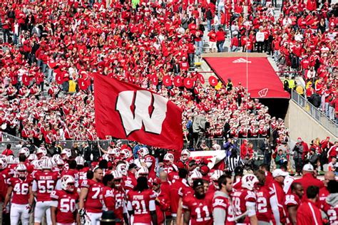 Wisconsin Beats UTEP | A sea of red. Photos of the Universit… | Flickr