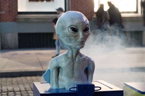 How 'The X-Files' Brought Aliens To NYC For New Prank Video | HuffPost Entertainment