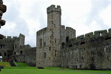 Caernarfon Castle - Wales - Castles Photo (789300) - Fanpop