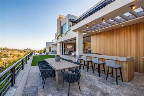 Brand New Contemporary Home in Los Angeles Sells for $12,900,00