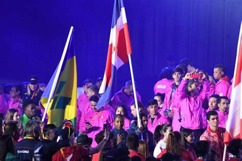 Dominicana desfila con la bandera en alto en clausura Chile 2023