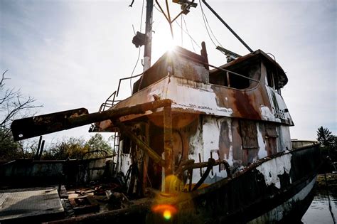 Everett's boat graveyard, Steamboat Slough