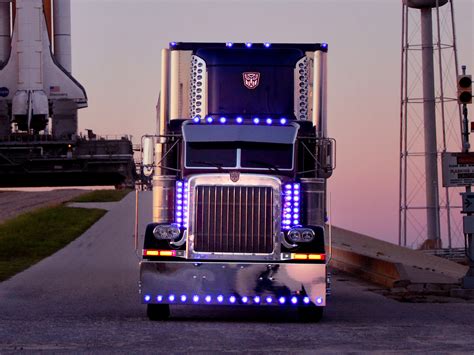 🔥 [70+] Optimus Prime Truck Wallpapers | WallpaperSafari