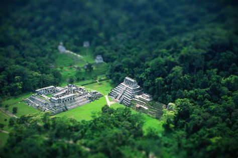 Mesoamerican Pyramids : tiltshift