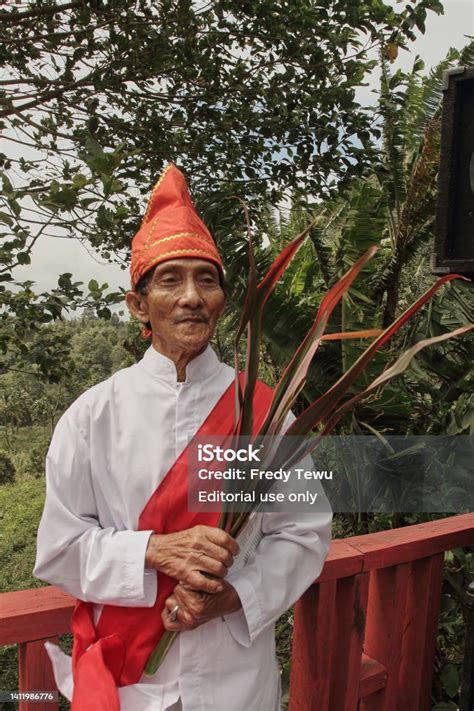 Minahasa Tribal Parents Pose In Traditional Clothes At The Watu ...