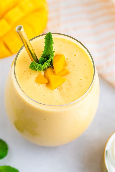 3-Ingredient Mango Smoothie {Super Easy} | Eating Bird Food