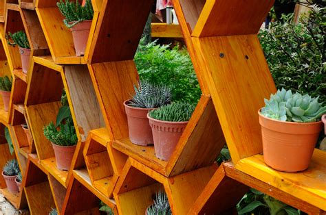 6 DIY Outdoor Shelves - DIY Building Tools