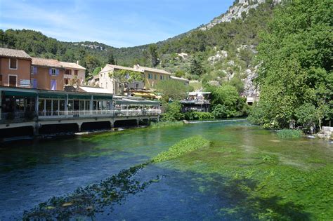 Download free photo of Fontaine de vaucluse,village,view,river,colorful - from needpix.com