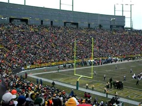 Green Bay Packer Fans at Lambeau Field "Roll Out The Barrel" - YouTube