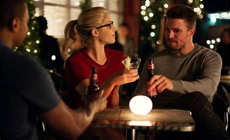 Arrow: Oliver and Felicity Are Trapped Together in "Underneath"