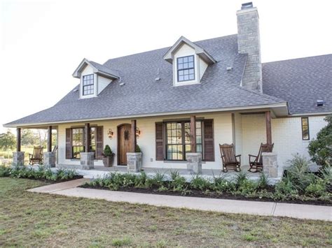 Fixer Upper Cedar posts and shutters | House exterior, Modern farmhouse exterior, Farmhouse ...