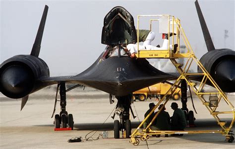 SR-71 Blackbird: The Mach 3 Spy Plane That Outran Russian Missiles - 19FortyFive