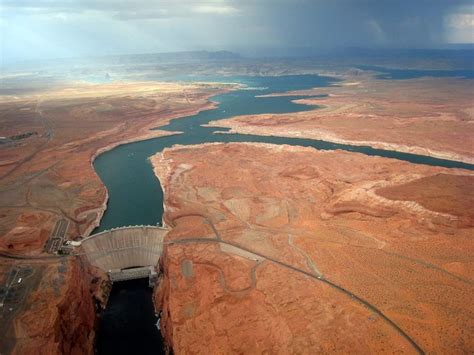 File:Glen Canyon Dam- Helicoptor view- USGS.jpg - Glen Canyon Dam AMP