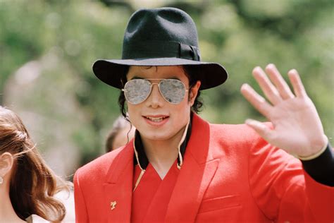 35 Years After Thriller, Michael Jackson’s Iconic Sunglasses Get a ...