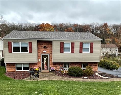 573 Fairfield Dr, Hempfield Township, PA 15601 - MLS 1582681 - Coldwell Banker