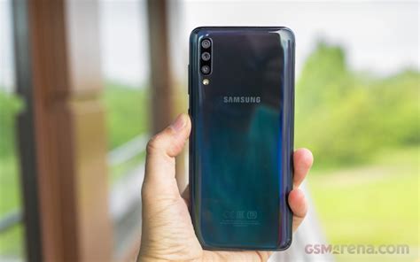 Samsung Galaxy A70 review: Design and build, 360-degree spin