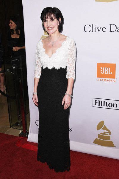 Enya Pictures, Photos & Images | Grammy awards, Girl crushes, Singer