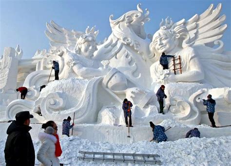 China's spectacular ice and snow sculpture festival in Harbin - CBS News