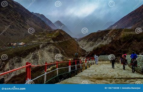 On the Trek of Kedarnath Route Editorial Stock Photo - Image of ...