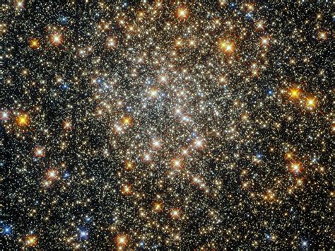 Hubble Captures a Cluster in the Heart of the Milky Way