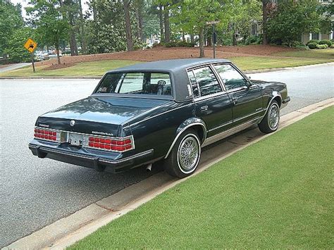 1985 Pontiac Bonneville - Information and photos - MOMENTcar