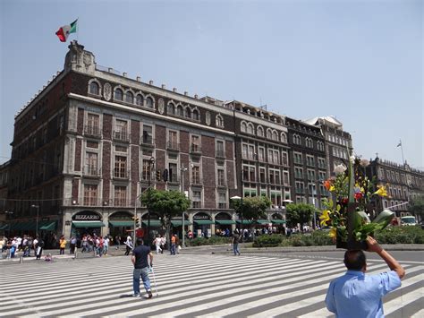 File:West side of the Zócalo (Mexico City).jpg - Wikimedia Commons