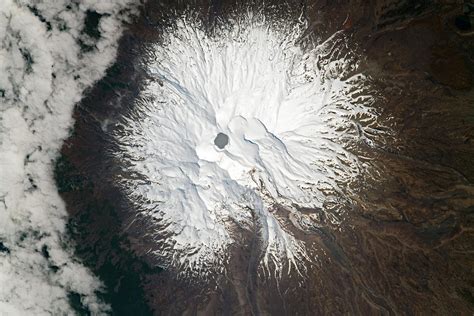 New Zealand’s Mount Ruapehu Captured in Stunning Image by Space Station Astronaut