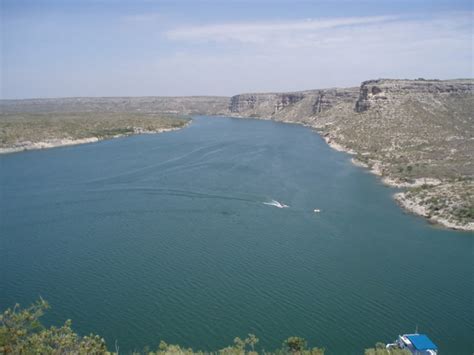 Fishing Lake Amistad, Texas Fishing