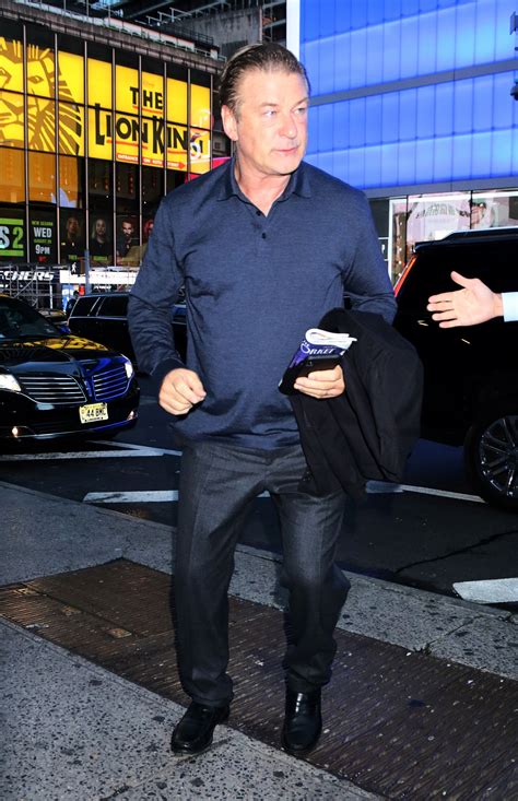 Alec Baldwin Weight Loss: Actor Drops Pants on 'The Tonight Show' | Closer Weekly