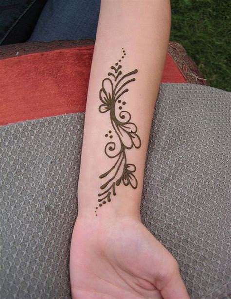 Simple henna tattoo on wrist - Tattoos Book - 65.000 Tattoos Designs